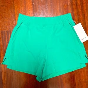 NWT Lululemon Stretch Woven Relaxed Fit HR Shorts 4”